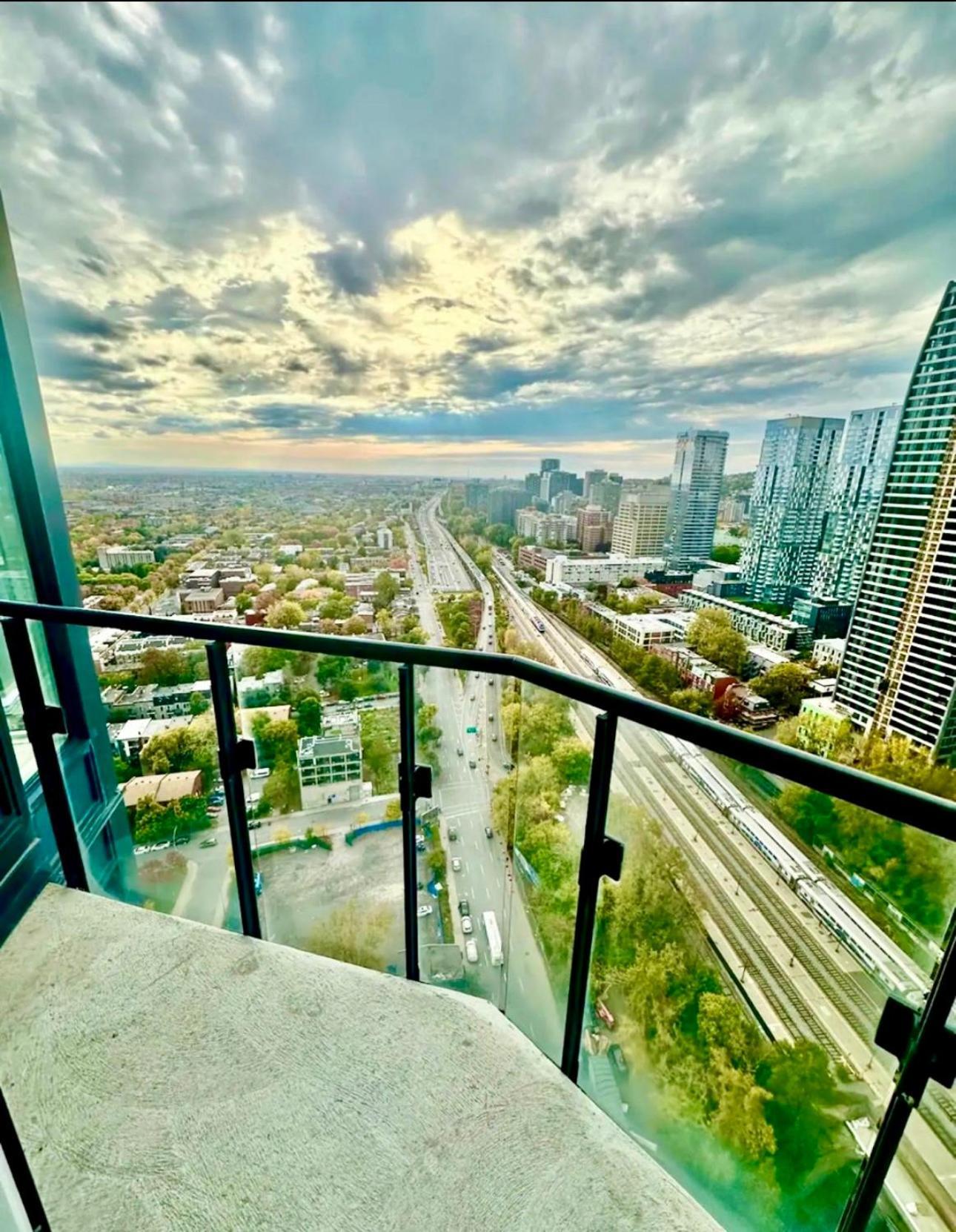Spectacular Skyline Views - Downtown Montreal - Luxury Condo & Penthouse 客房 照片